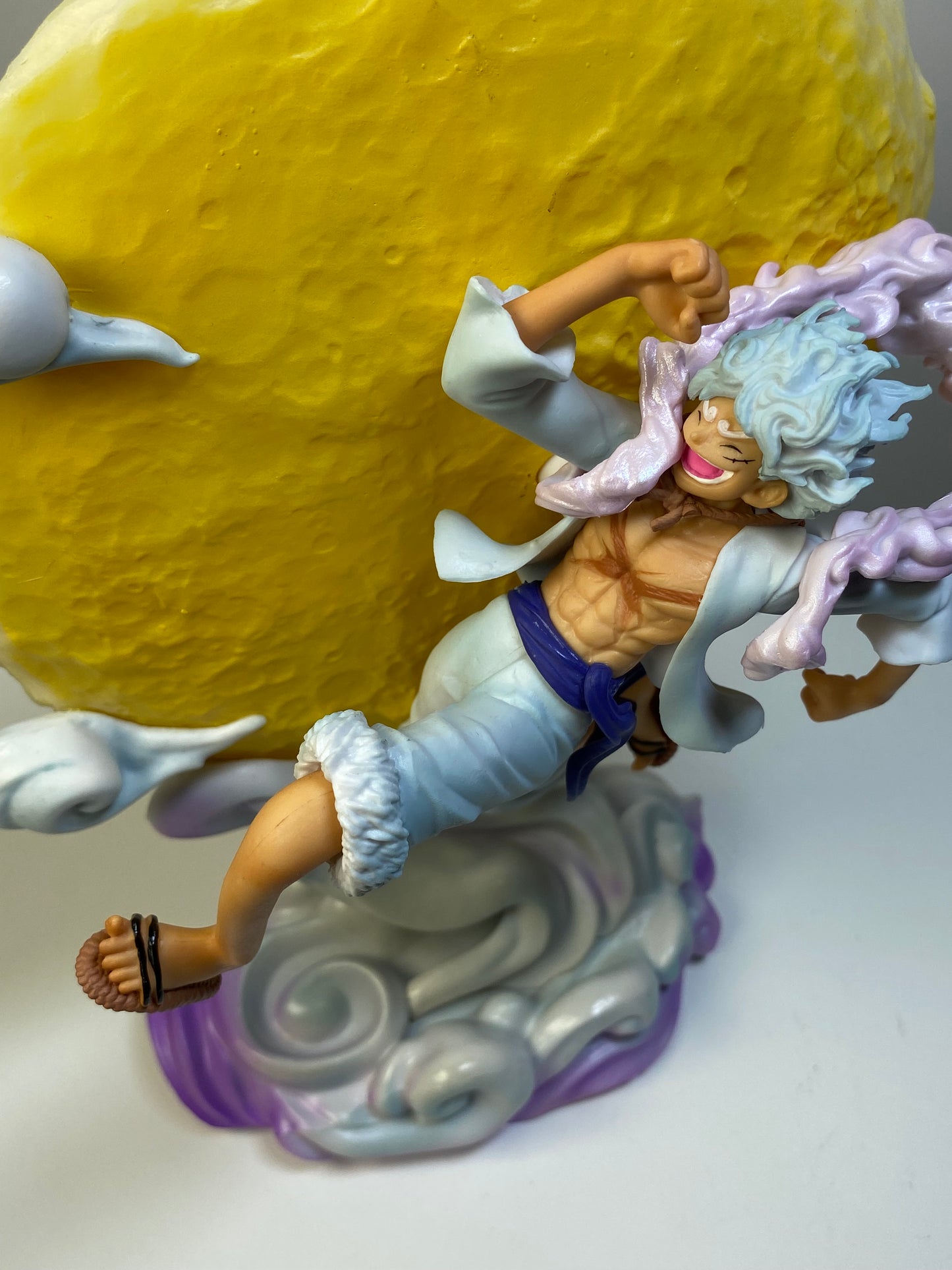 Luffy Gear 5 1/6 Scale Figure (with LED lights) [25 cm]