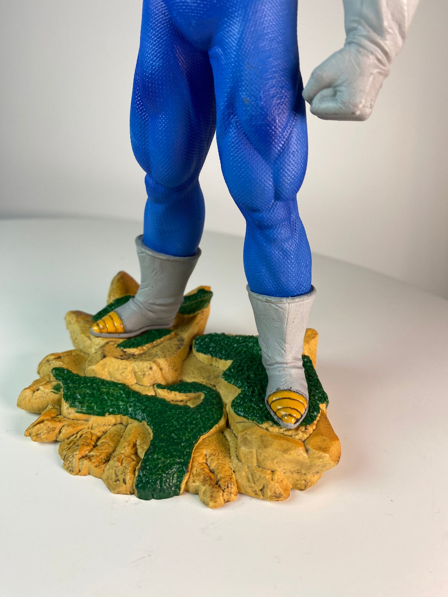 Super Saiyan Vegeta 1/6 Scale Figure