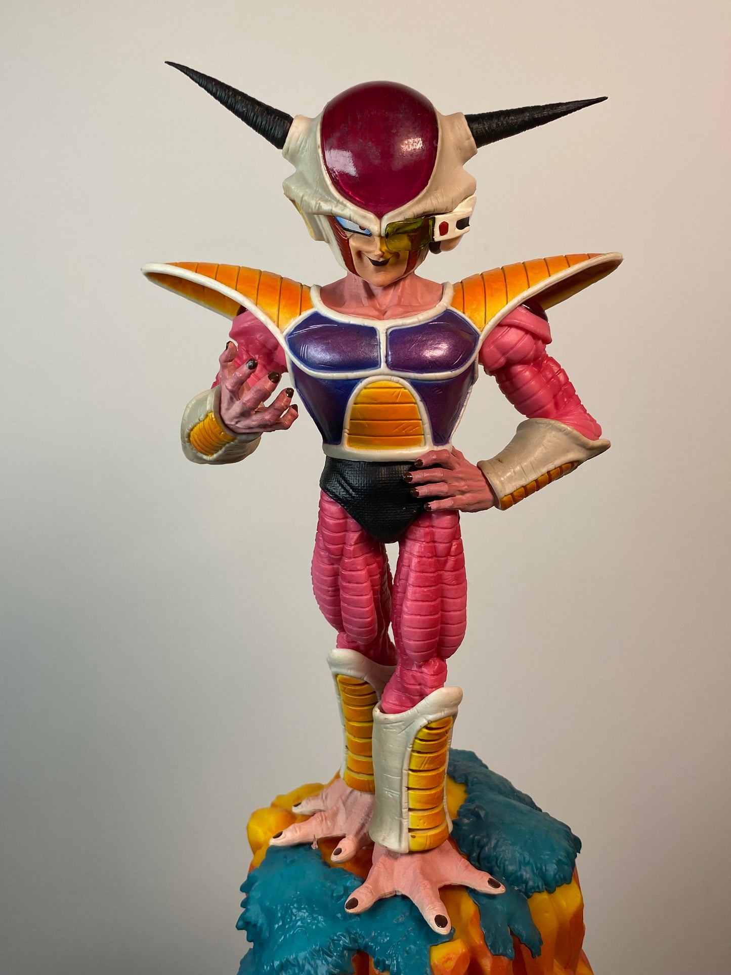 Frieza First Form 1/6 Scale Figure (48 cm)