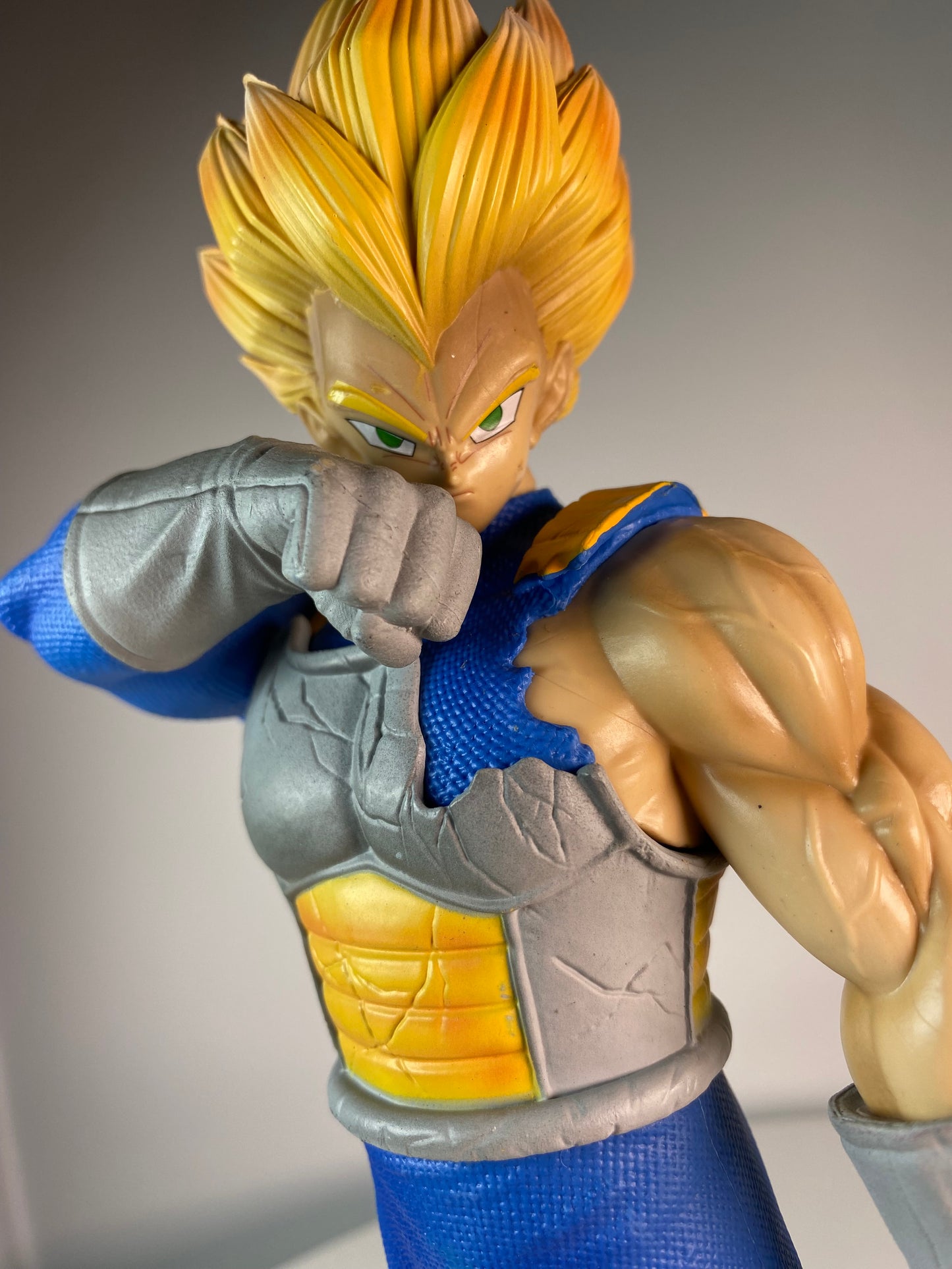 Super Saiyan Vegeta 1/6 Scale Figure