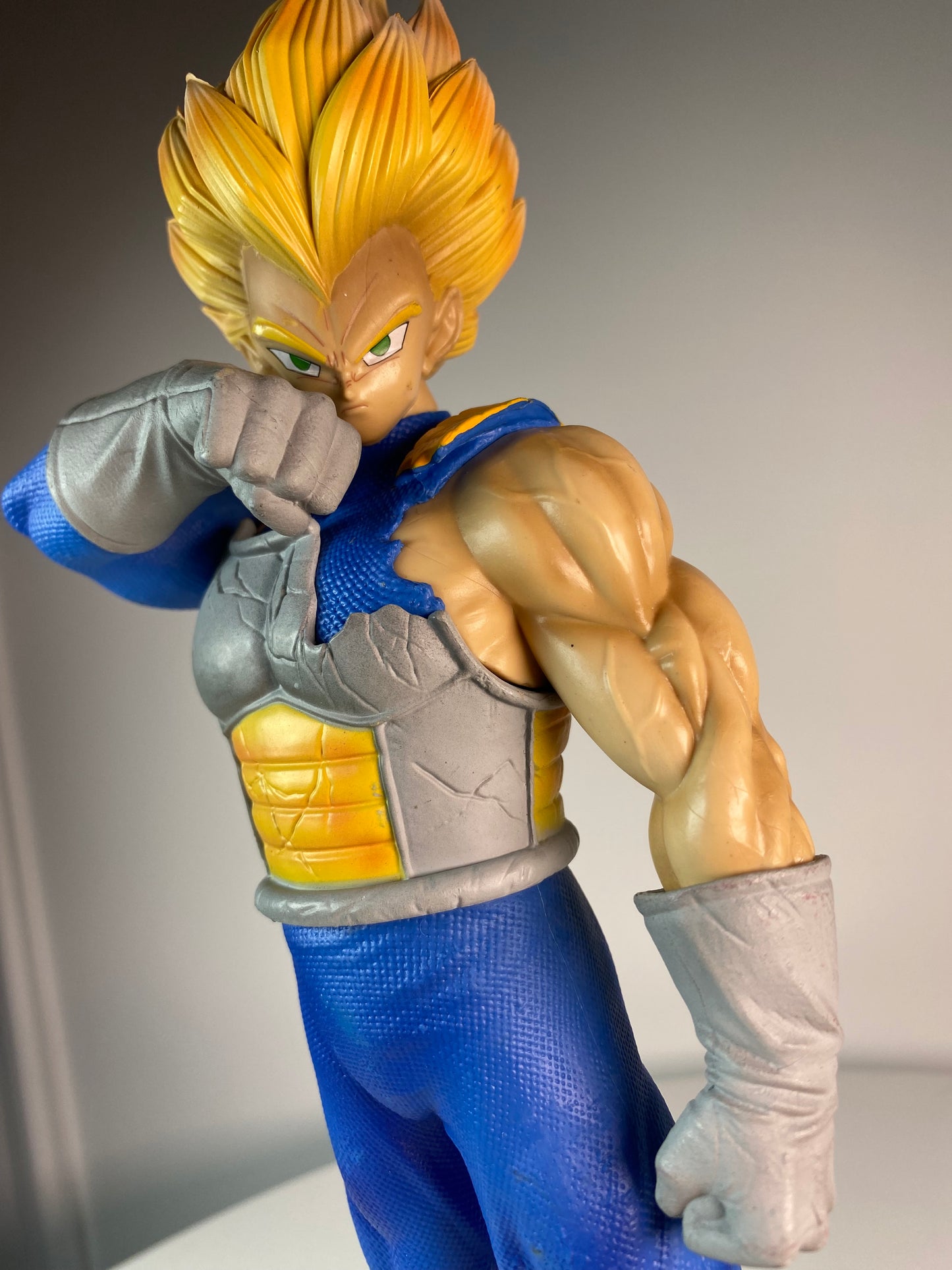 Super Saiyan Vegeta 1/6 Scale Figure