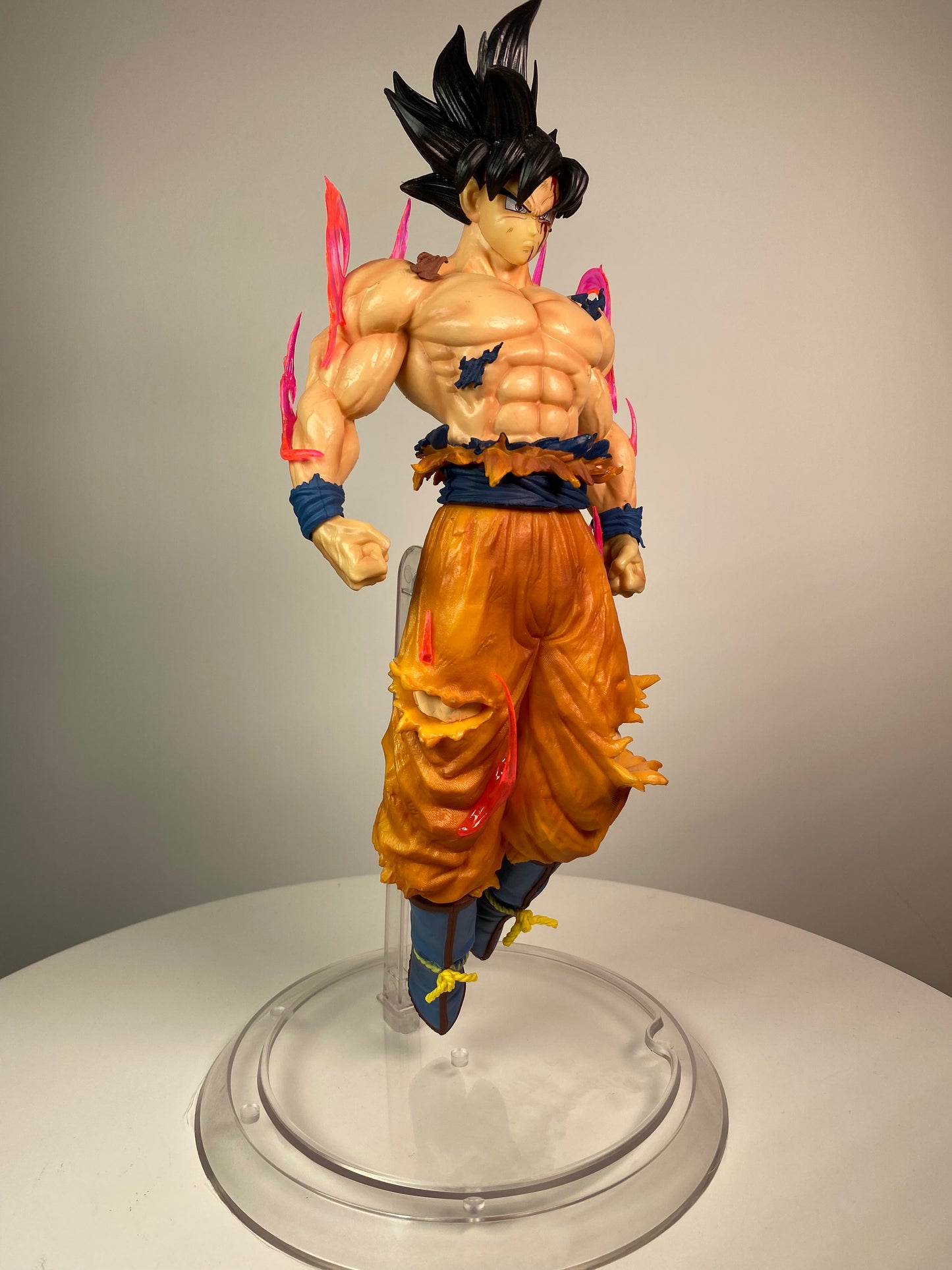 Goku Ultra Instinct 1/6 Scale Figure