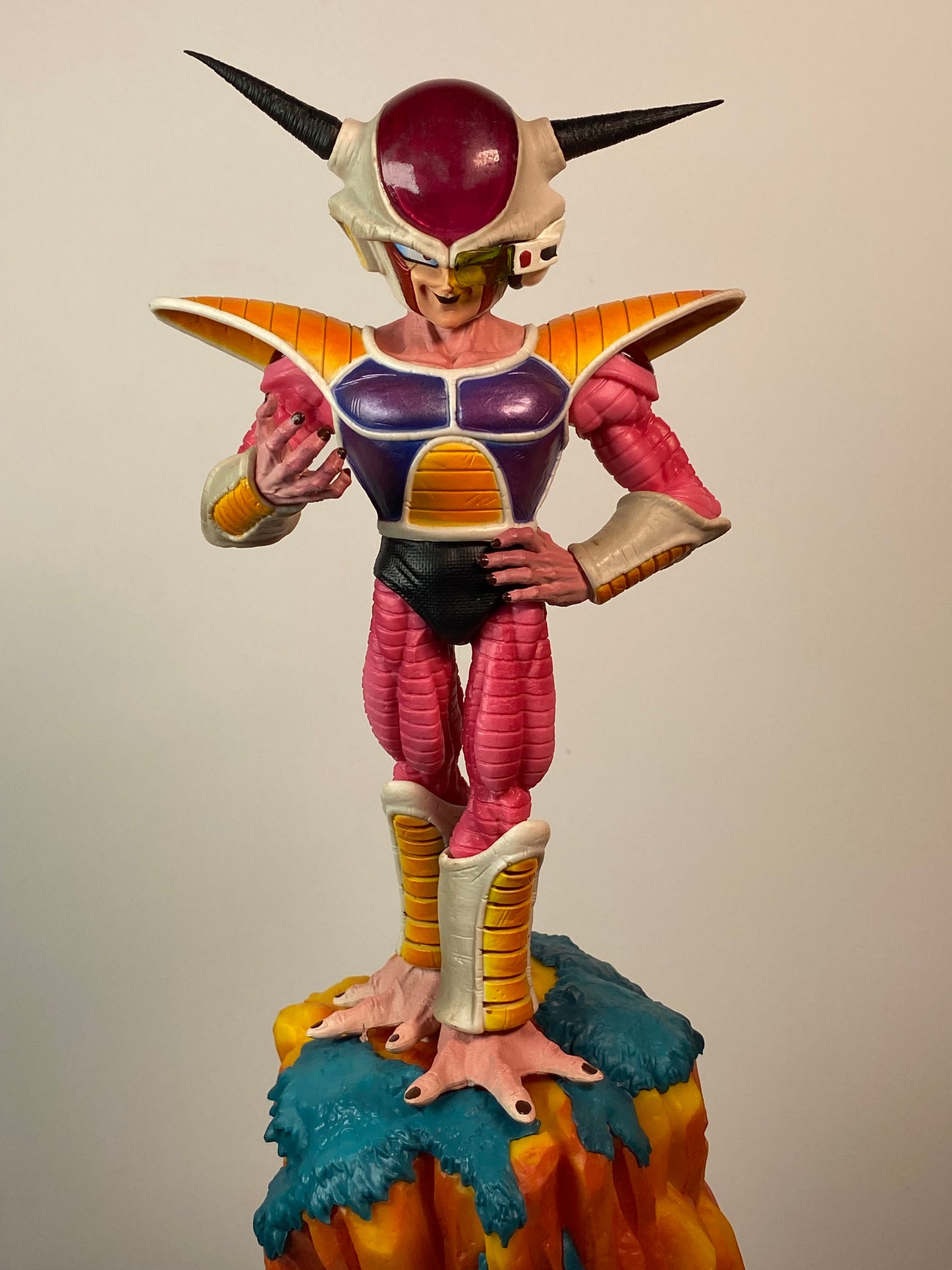 Frieza First Form 1/6 Scale Figure (48 cm)