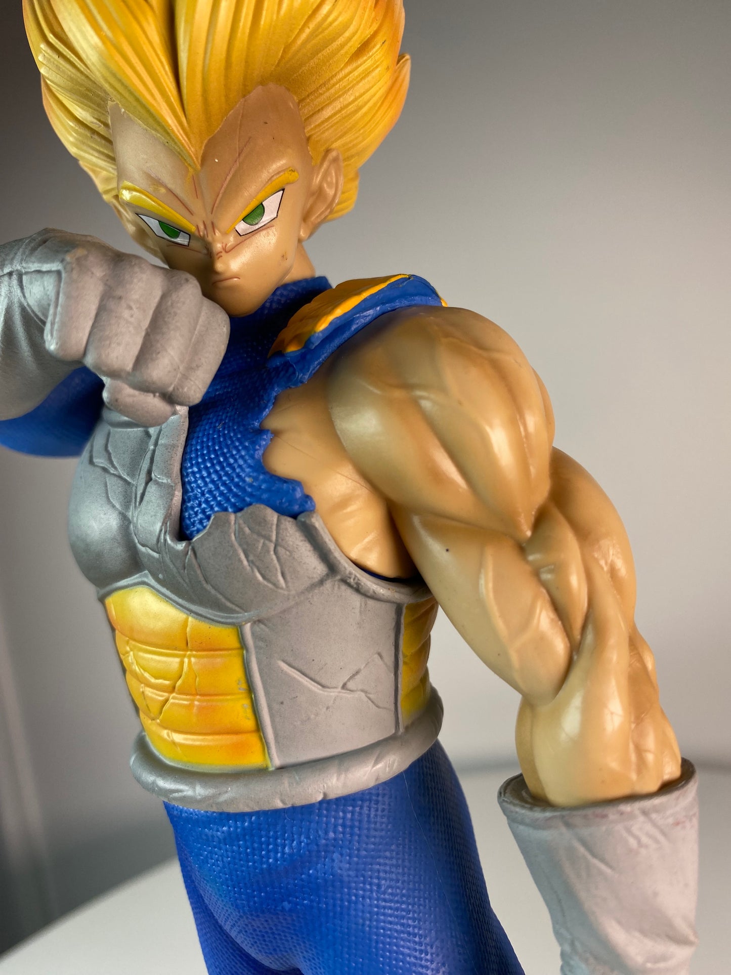 Super Saiyan Vegeta 1/6 Scale Figure