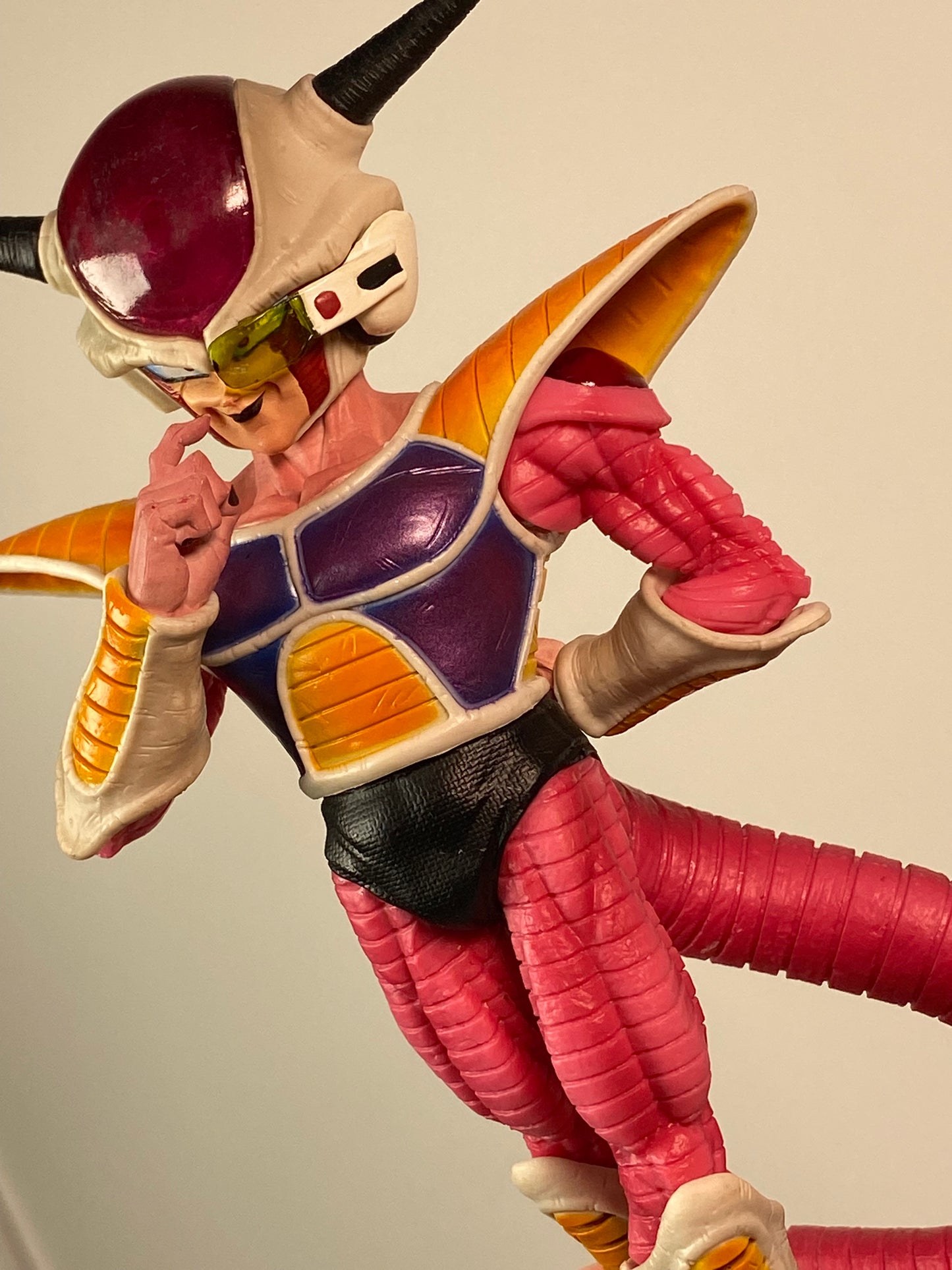 Frieza First Form 1/6 Scale Figure (48 cm)